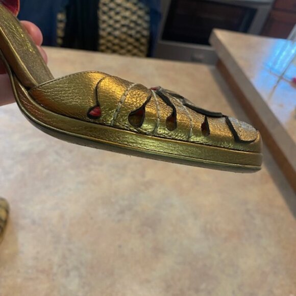 Ferragamo Gold Heels Size 9 1/2 B Leaf design Leather - Picture 9 of 16